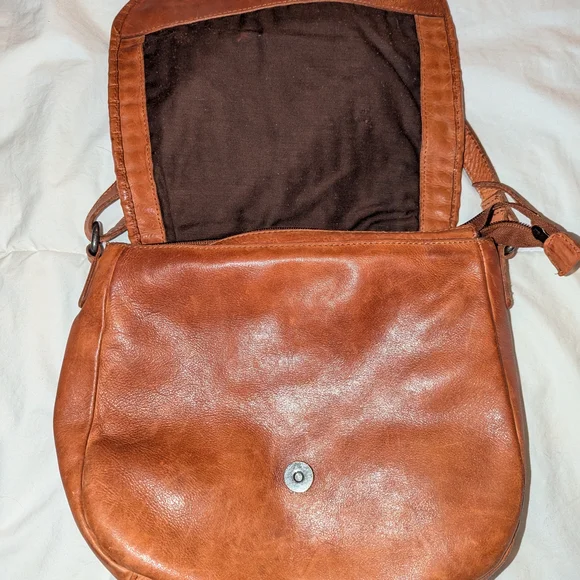 Vilenca Holland Elegant Woven Leather Crossbody Bag in Brown - Picture 3 of 9